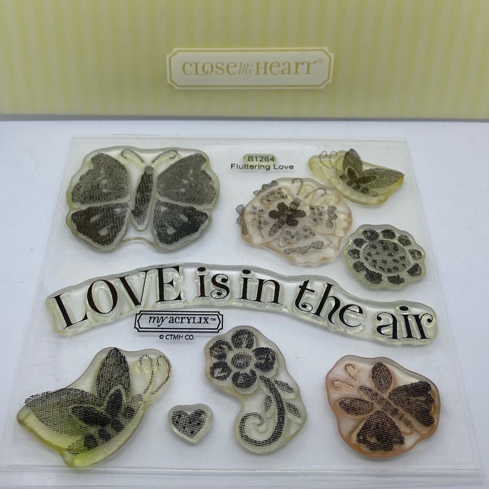Close to my Heart  « Fluttering Love » Stamps set